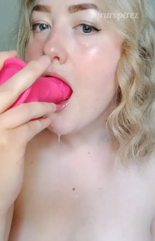 Love using my dildo to get really messy ?