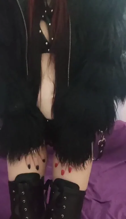 Goth Babe Teasing Touch 💋🔥
