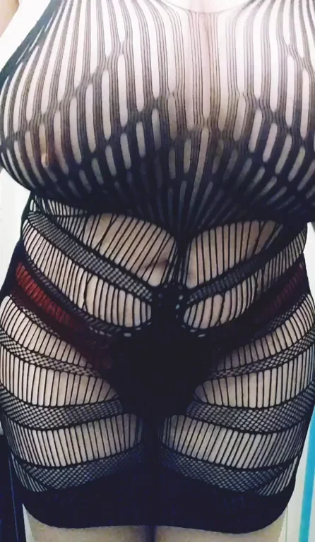 Another interesting title.... When you rub your hands over my ass, it makes the most -_satisfying_- noise, this mesh goodness ? Are your hands up for the task? ? (F)