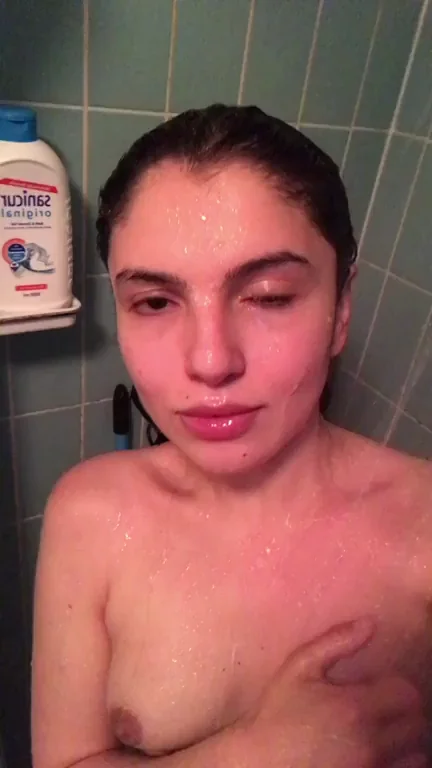 Would you pass me the towel ?