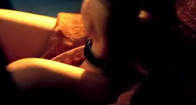 Scarlett Johansen gets fingered