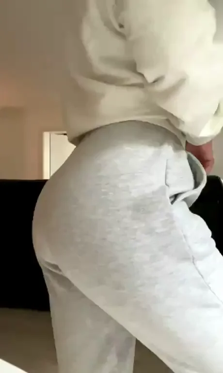 enjoy a cute russian girl jiggling and clapping her fit ass!