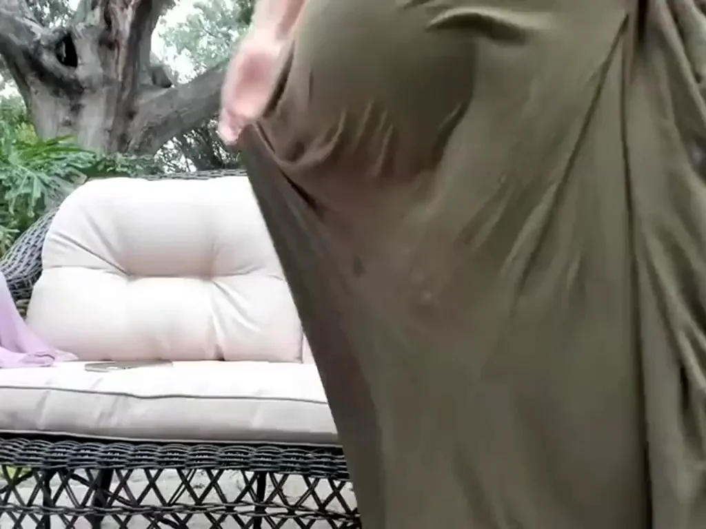 Playful Petite Bubble Butt Tease Outdoors 🍑🌳