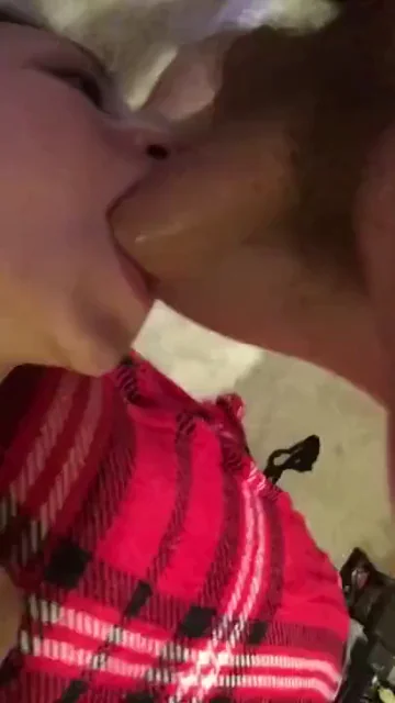 Amateur Slut's Throat Pounded Like Tight Pussy 💦🍆😈