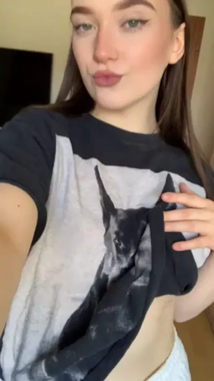 Shaking my titties or shaking my booty, what do you guys like more :P