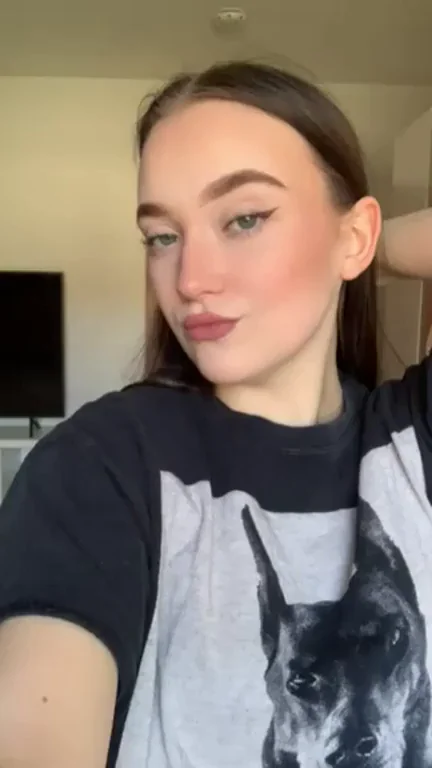 Chill shirt sexy bra, i think i should compare this two more often. Gives me so netflix & chill vibes :P