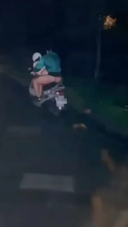 🍑 Wild Scooter Jiggle Fuck Ride 😈