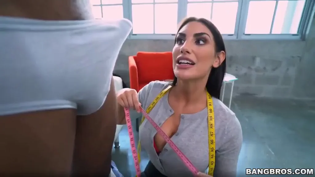 Queen August Ames Worships Monster BBC at Work 💋🍆👑