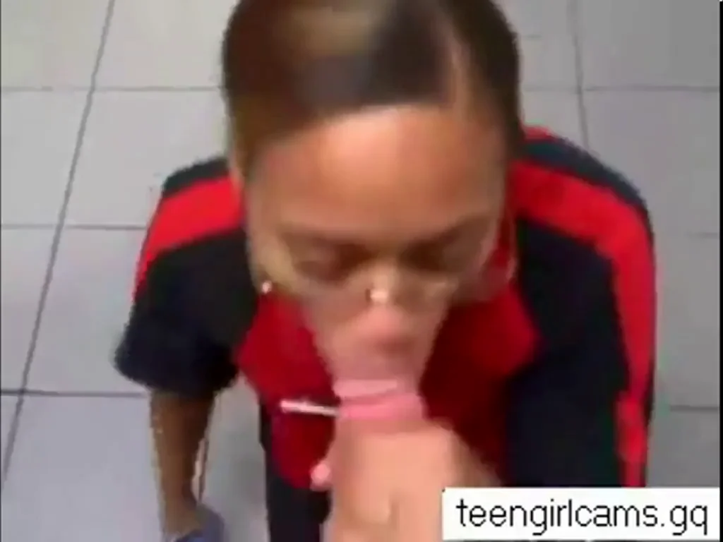 [2000s] Remember this lady blowing a guy in a gas station bathroom?