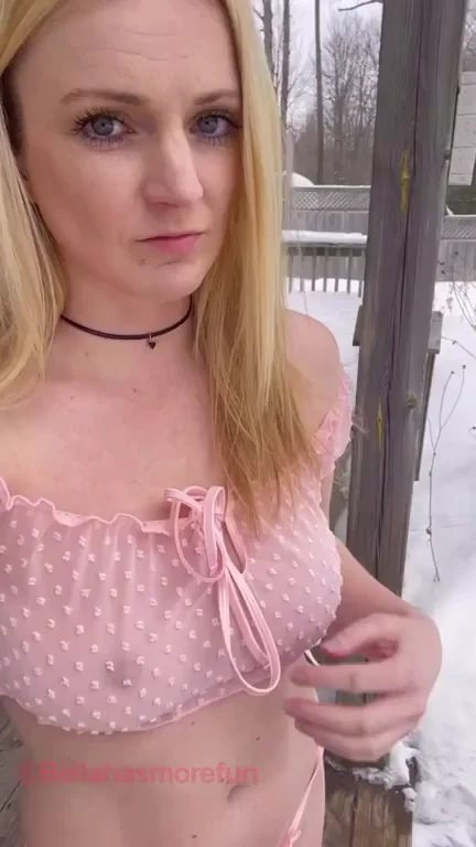 Blonde Slut's Outdoor Nude Thrill 😈❄️