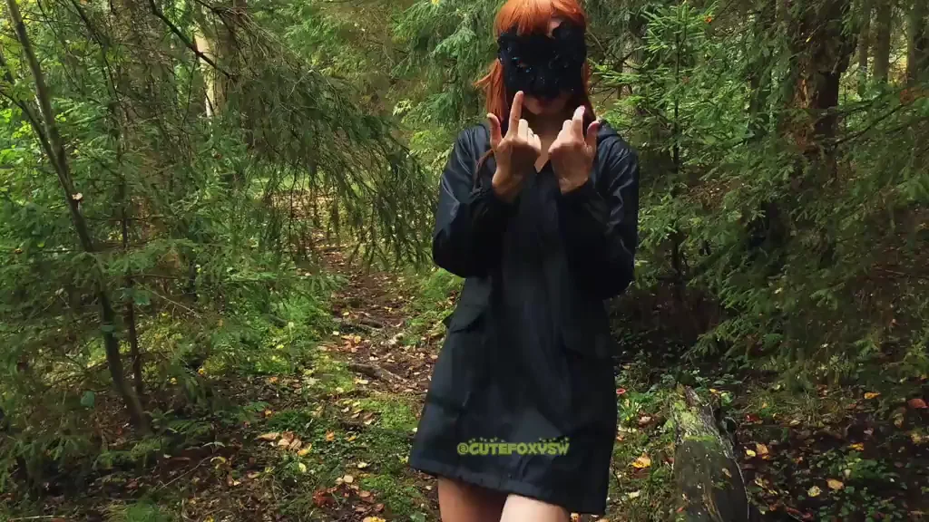 Hotwife's Wild Nature Flash: Butt-Plugged Bare-Ass Hike