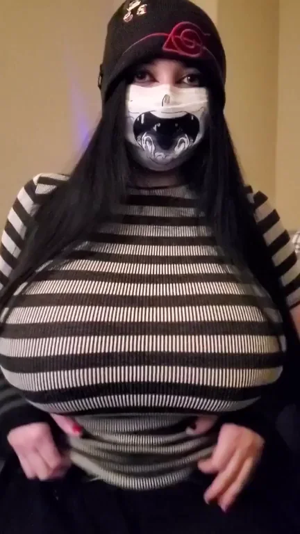 Playing with my huge tiddys