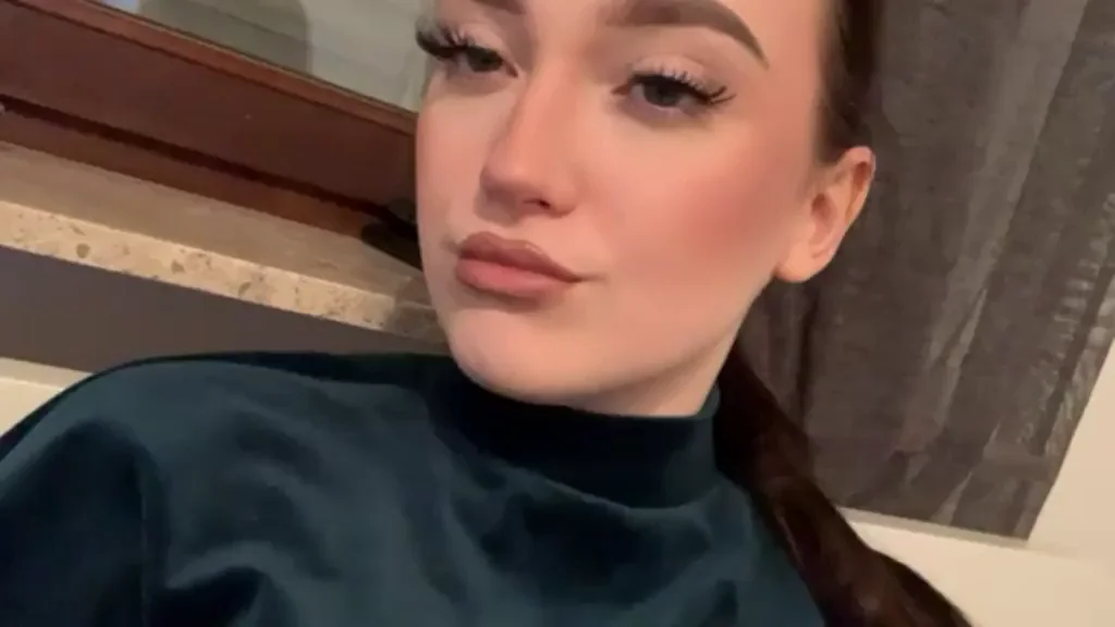 Petite Slut Maximizes 2 Mins Alone on Sofa with Tasty Tit Tease 😈🍑