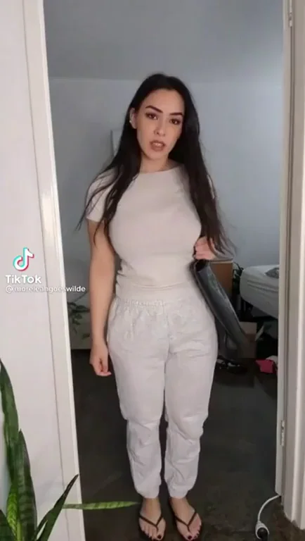 Leah Get her Free F0lder Below?