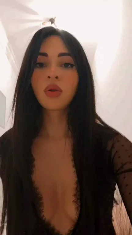 FREE Trial on my OnlyFans for new Subscribers ? Link below in the Comments + pinned in my Profile ?