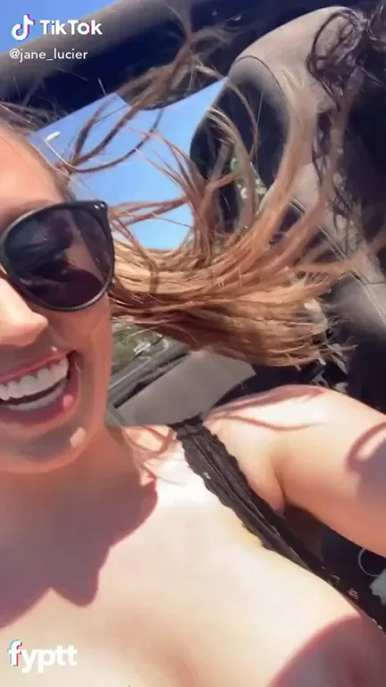 Road trip with her bff