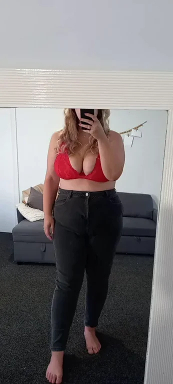 Red Bra Cleavage Tease in Tight Jeans 💋🔥