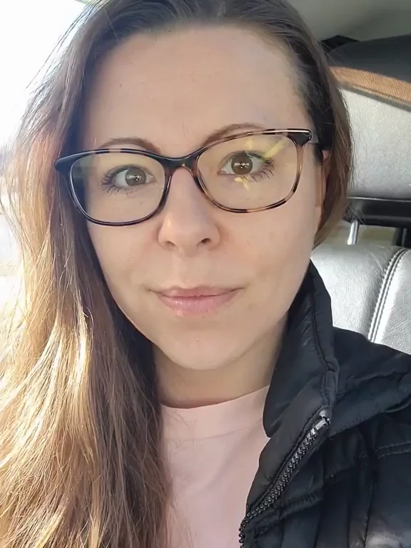 Monday Tease: Wife Flashes Her Juicy Tits in the Car 😏🍈🍈