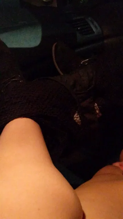 Loved Your Responses? Latina Dyke Fingers Juicy Pussy in Car 😈💦
