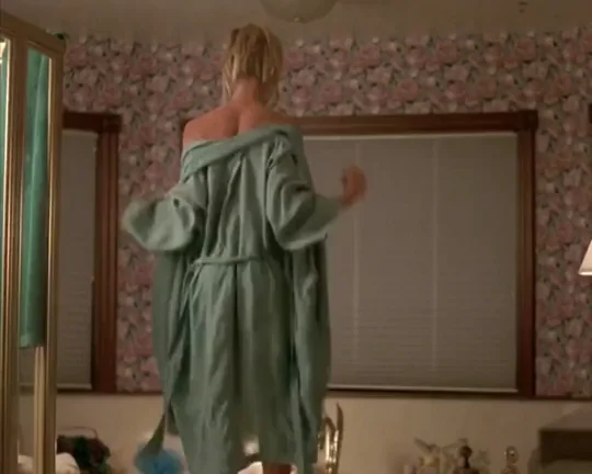 Jaime Pressly's Steamy Poison Ivy Bath Tease 🔥🛁