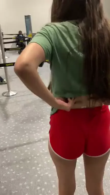 Airport Slut Flashes Juicy Ass & Butt Plug 🍑✈️🔌