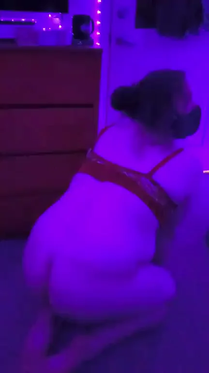 fucking pound this thicc slut~ ?