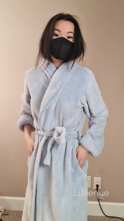 😈 Bathrobe Tease Surprise from Masked Asian Slut 💦