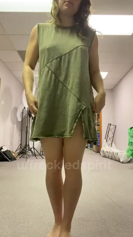 🔥 Slutty Office Strip Before Boss Arrives [GIF] 😈