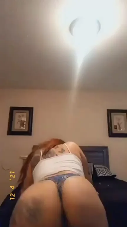 Yessica's Juicy Ass Twerking Tease