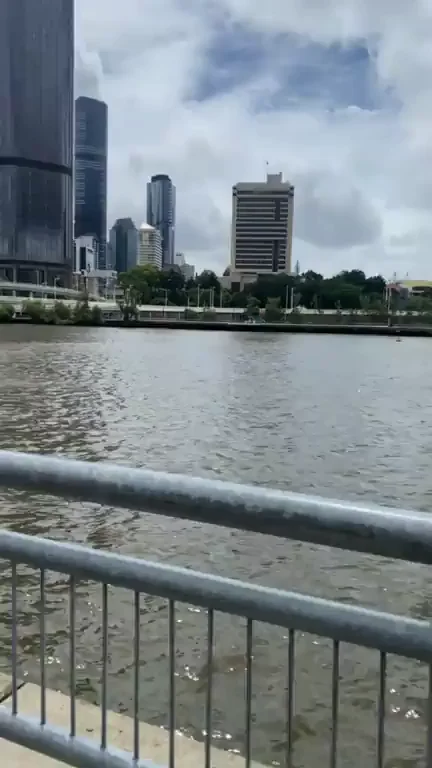 The river isn’t the only thing that’s wet ? [f]