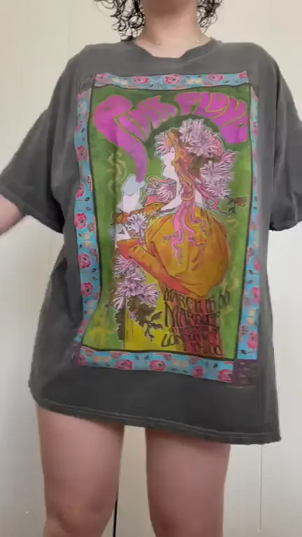 Top-Tier Natural Tits Tease: Oversized Tee Lift Reveals Perky Perfection