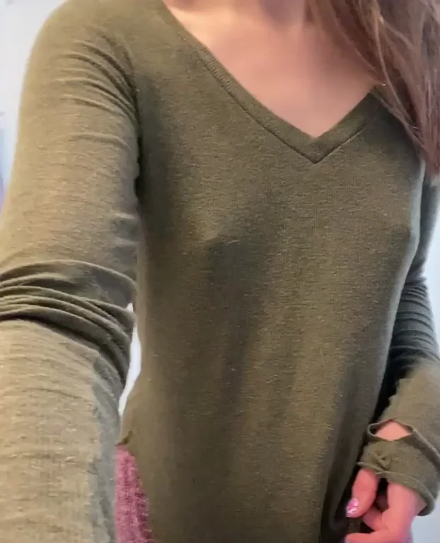 💪 Workouts Paying Off: Toned Tummy Tease & Titty Flash 😍