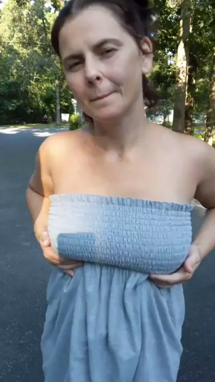 Have sundress, will..show you my 38yo boobs :)