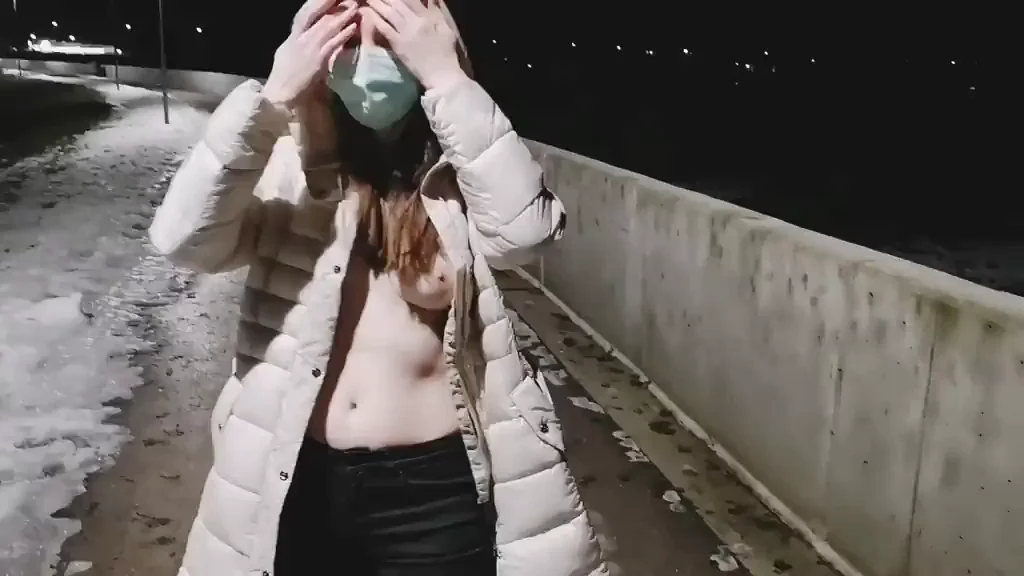 Exposing My Juicy Tits in Public ❄️🍒