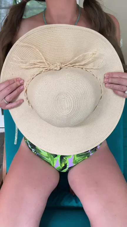 In my hat do a good job of hiding my big titties?