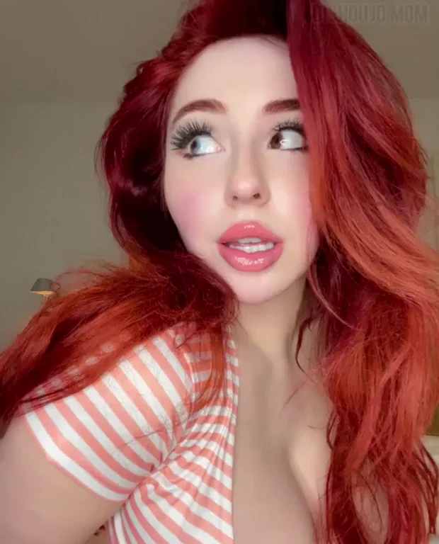 🔥 Fiery Redhead's Massive Tits Tease & Full Reveal 😍🍒