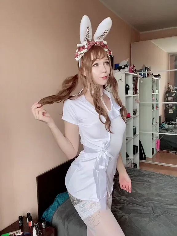 Braces Bunny Slut Shows BF How Many Dudes Wanna Pound Her 🐰💦