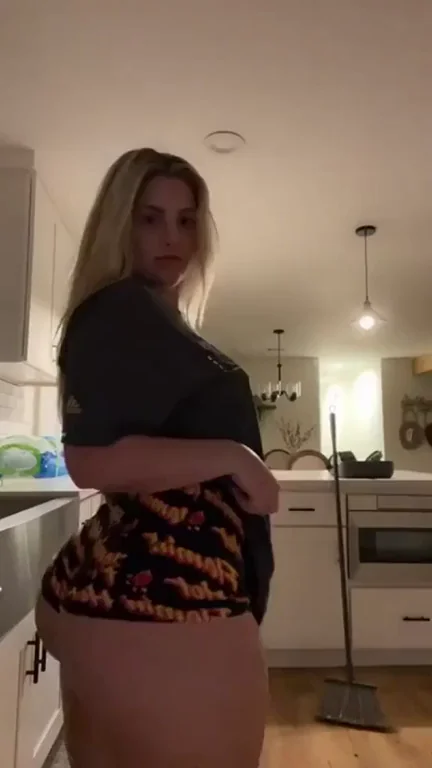Thick PAWG Babe's Massive Ass Owns the Kitchen