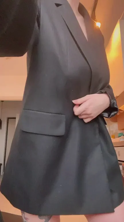 Would you jerk off to my nudes?