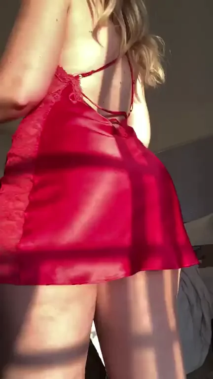 Valentine's Day 🍑 Thick Ass Tease in Red Lingerie 😈