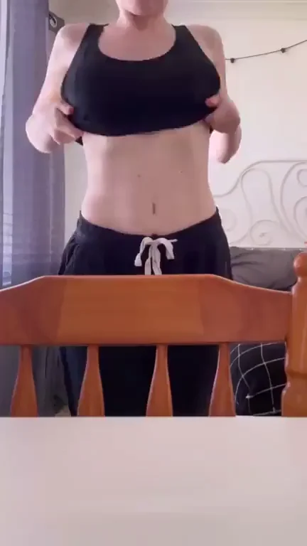Quick Titty Drop Break 🍈🍈💦