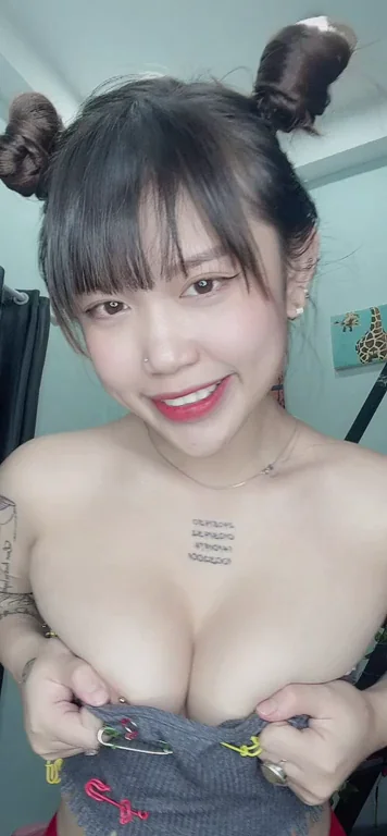 How tasty do I look from back there? [VIDEO]