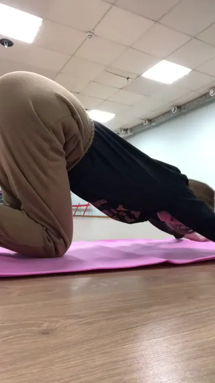 Do you help me to stretch? ?