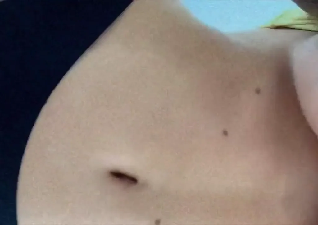 Thicc GF Tease: Juicy Curves & Pierced Belly 😈🍑