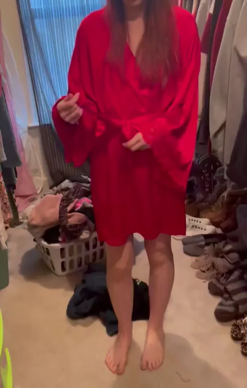 Super Bowl MILF Appetizer: Red Robe Tease & Titty Flash 😈🍑