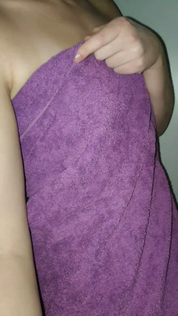 Oops, Towel Dropped! Cover My Preggo Tits? 😏👅💦