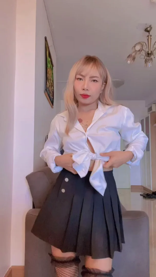 Petite Asian Schoolgirl Teases for Her Top 5 Fans 😘👅🔥