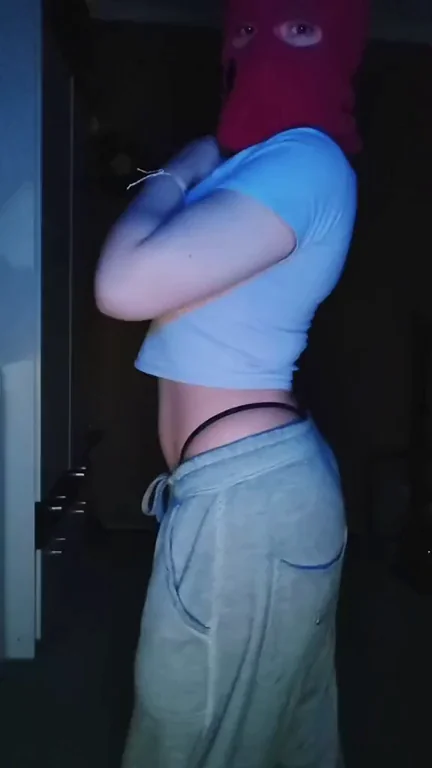 Latina TikTok Slut Throws Back Her Massive Colombian Ass ??