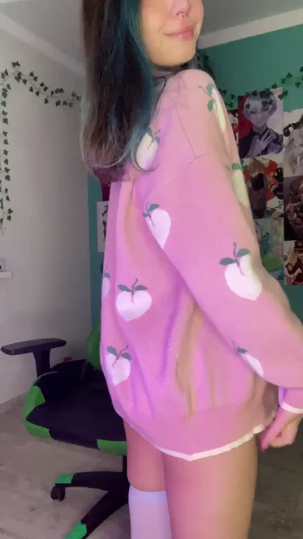 Petite Gamer Girl's Perky Titties Beg to Be Your Breakfast