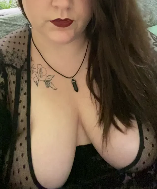 Natural big spooky girl tits ?